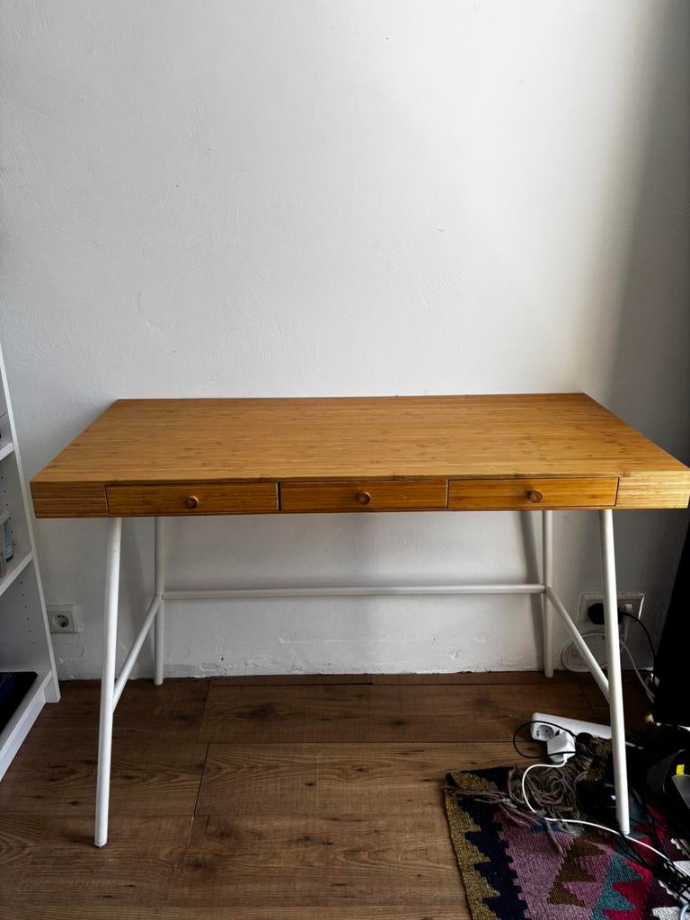 IKEA bamboe bureau Lillåsen, Huis en Inrichting, Bureaus, Ophalen, Zo goed als nieuw