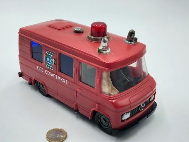 Retro Vintage Mercedes 508 Brandweerauto., Antiek en Kunst, Antiek | Speelgoed, Ophalen of Verzenden