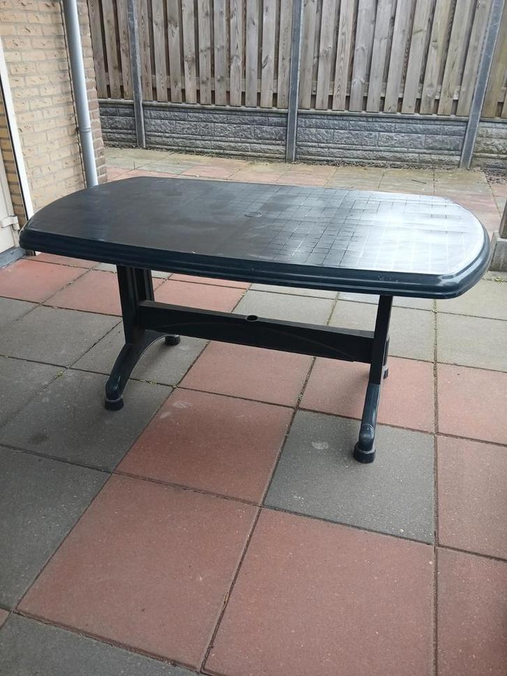 Gratis tuintafel, Tuin en Terras, Tuintafels, Gebruikt, Rechthoekig, Kunststof, Ophalen of Verzenden