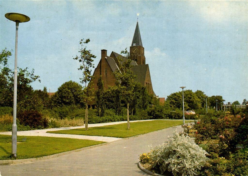 Rozenburg, N.H. Kerk - 1983 gelopen, Verzamelen, Ansichtkaarten | Nederland, Gelopen, Noord-Brabant, Voor 1920, Ophalen of Verzenden