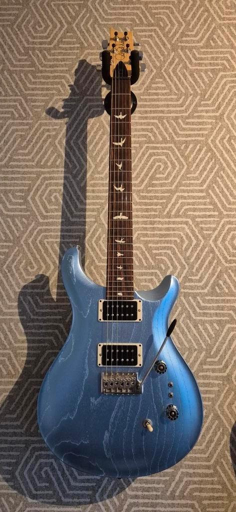 PRS CE24 Swamp Ash Frost Blue, nieuw! 2025, Muziek en Instrumenten, Snaarinstrumenten | Gitaren | Elektrisch, Zo goed als nieuw