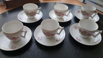 6 antieke kop en schotels beschikbaar voor biedingen