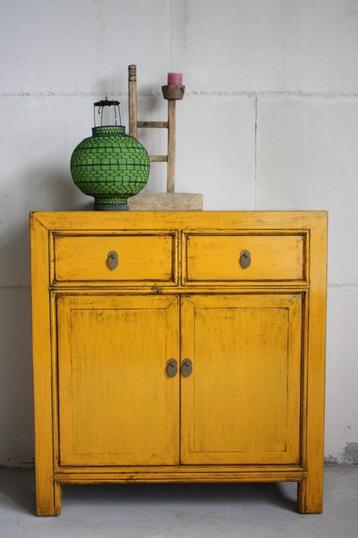 Chinees Gekleurd Houten Dressoir Uniek Kleurrijk Meubel Oker beschikbaar voor biedingen