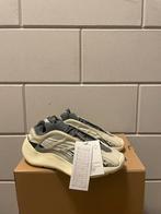 Adidas Yeezy 700 V3 fade salt -Maat 40 - Nieuw, Kleding | Heren, Schoenen, Ophalen of Verzenden, Nieuw, Overige kleuren