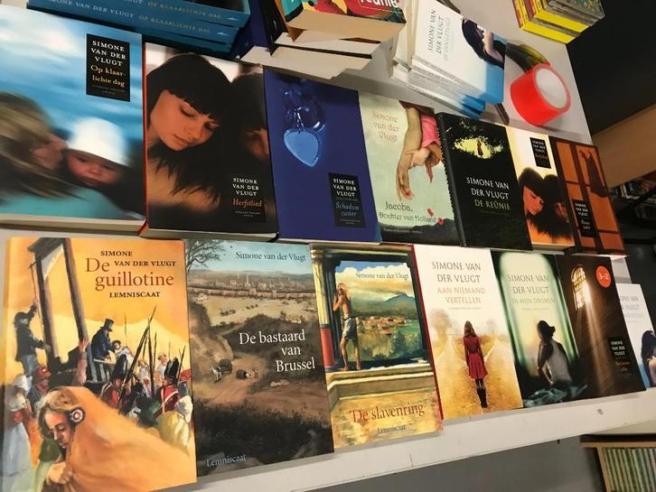 T.K. nog 16 boeken van Simone v/d Vlugt zie actuele lijst, Boeken, Romans, Gelezen, Nederland, Ophalen of Verzenden