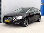 Volvo V60 1.6 T4 Summum | Navi | Aut | Clima | Trekhaak |, Gebruikt, 4 cilinders, 179 pk, Zwart