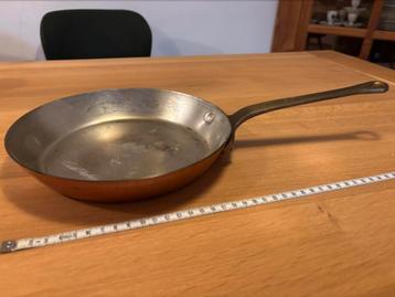 Koperen pan beschikbaar voor biedingen