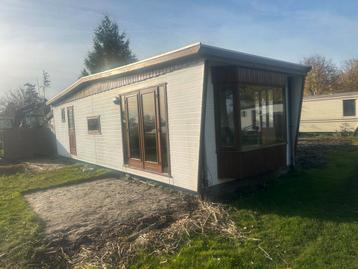 Kunstof chalet 2 slaapkamers dubbel glas gratis gebracht beschikbaar voor biedingen