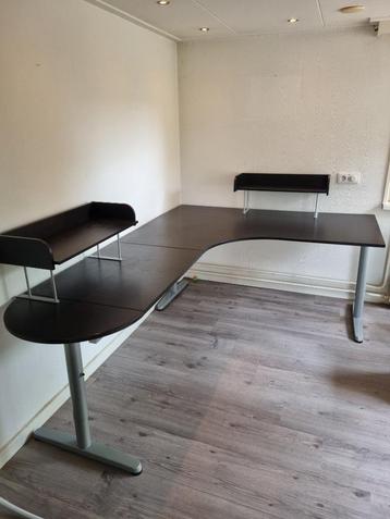 Zwart/bruin verstelbaar hoekbureau  Ikea*