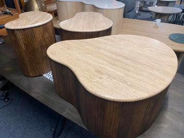 Salontafel travertin met mangohout organische vorm japandi beschikbaar voor biedingen