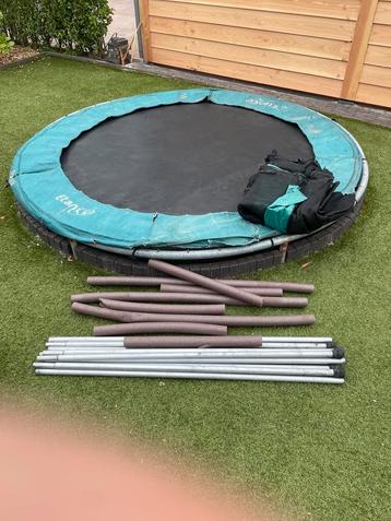 Etan trampoline met net doorsnede is 240 cm beschikbaar voor biedingen