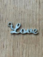 Hangertje met tekst ‘Love’ 2,8 cm ketting of bedelarmband, Overige merken, Overige materialen, Ophalen of Verzenden, Zo goed als nieuw