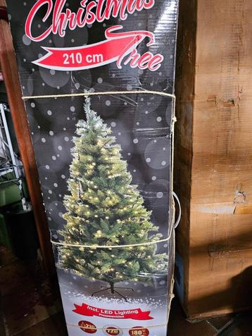 Kunstkerstboom beschikbaar voor biedingen