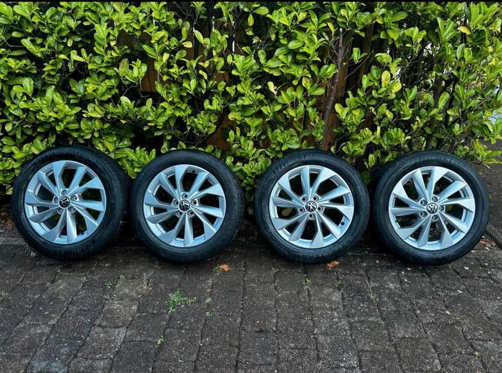 Originele Volkswagen Polo 2G Velgen + Banden 2G0601025AT, Auto-onderdelen, Banden en Velgen, Band(en), Zomerbanden, 16 inch, 195 mm