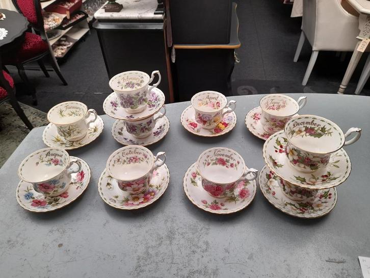 Div royal albert flowers of the month heren kopjes, Antiek en Kunst, Antiek | Servies compleet, Ophalen of Verzenden