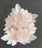 Grote lucite bloembroche vintage jaren ‘80  -7x5 cm-, Ophalen of Verzenden, Zo goed als nieuw, Overige materialen