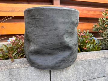 Bloempot donkergrijs 27cm beschikbaar voor biedingen