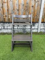 Stokke Tripp Trapp Kinderstoel Storm Grey met sliders grijs, Kinderen en Baby's, Kinderstoelen, Ophalen, Zo goed als nieuw, Meegroeistoel