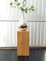 Twee moderne exclusieve zuilen/barkrukken van massief hout, Ophalen, Zo goed als nieuw