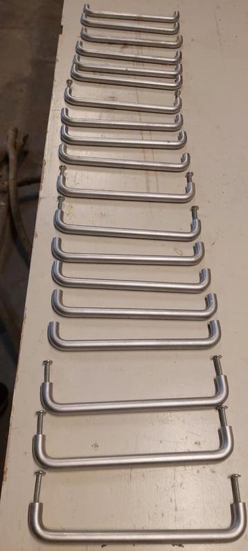 Keukengreep - gebruikt - 16,5 cm bevestiging beschikbaar voor biedingen