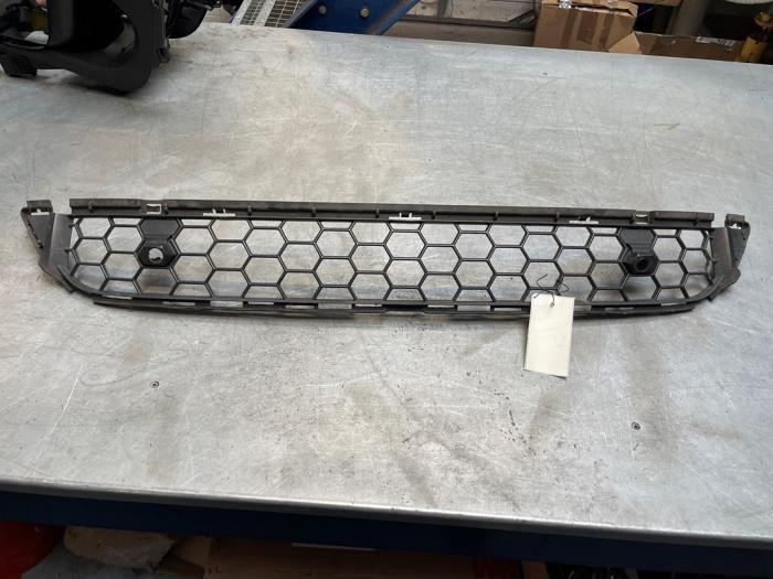 Grille van een Volvo V60, Auto-onderdelen, Carrosserie en Plaatwerk, Volvo, Gebruikt, 3 maanden garantie, Ophalen of Verzenden