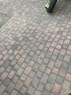Gratis Klinkers in voortuin, zelf eruithen en meenemen, Tuin en Terras, Overige materialen, Gebruikt, Overige typen, Ophalen of Verzenden