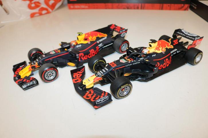1:18 Minichamps & Spark Max Verstappen Red Bull nieuwstaat, Hobby en Vrije tijd, Modelauto's | 1:18, Zo goed als nieuw, Auto, MiniChamps