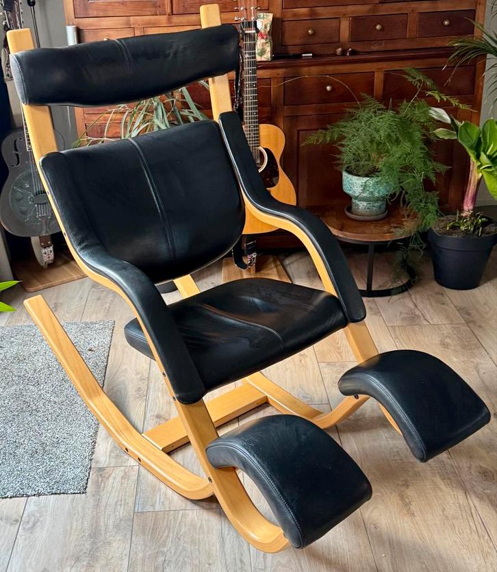 Stokke Varier Gravity Relaxstoel Zwart Leder, perfecte staat, Huis en Inrichting, Stoelen, Zo goed als nieuw, Eén, Leer, Zwart