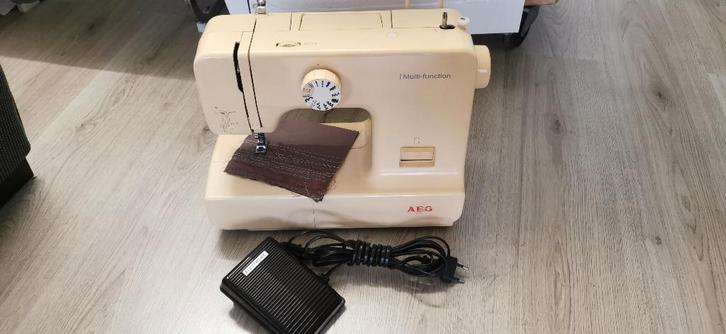 Naaimachine AEG NM510 werkt goed, Hobby en Vrije tijd, Naaimachines en Toebehoren, Zo goed als nieuw, Naaimachine, Overige merken