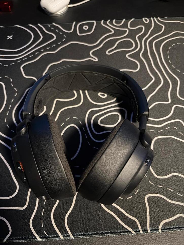 Steelseries nova pro Wireless, Computers en Software, Headsets, Gebruikt, Over-ear, Draadloos, Gaming headset, Inklapbare microfoon