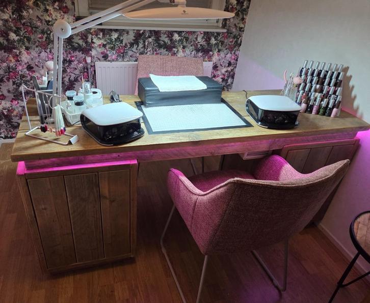 Prachtige nagelsalon tafel incl. Afzuiger, Sieraden, Tassen en Uiterlijk, Uiterlijk | Cosmetica en Make-up, Zo goed als nieuw