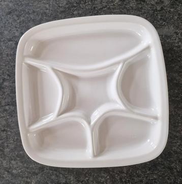 Leuke tapas schaal met vakjes beschikbaar voor biedingen