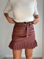 Zara rok bruin XS 34 met ceintuur en plissé, Kleding | Dames, Rokken, Bruin, Zara, Ophalen of Verzenden, Zo goed als nieuw