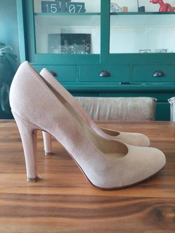 Unisa suede beige pumps, maat 39 beschikbaar voor biedingen