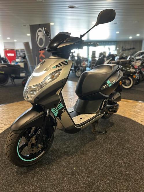 Peugeot kisbee 2022 bromscooter 4181KM, Fietsen en Brommers, Scooters | Peugeot, Zo goed als nieuw, Overige modellen, Maximaal 45 km/u