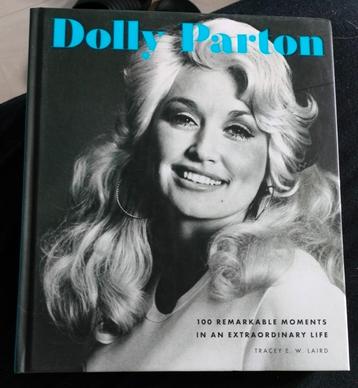 Dolly Parton: 100 Remarkable Moments in an Extraordinary Lif beschikbaar voor biedingen