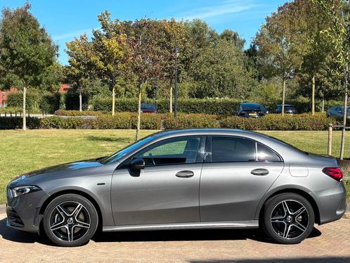 Mercedes-Benz A-Klasse A 250 e 218pk 8G-DCT 2020 Grijs, Auto's, Mercedes-Benz, Particulier, A-Klasse, Hybride Elektrisch/Benzine