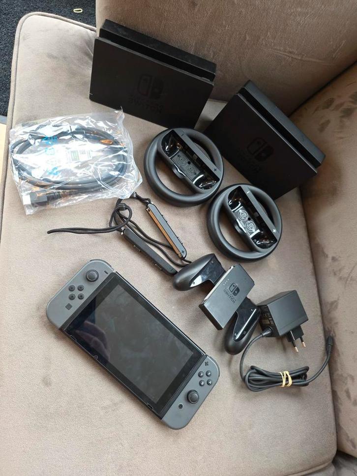 Nintendo Switch v2 met Accessoires (extra dock!) en spellen, Spelcomputers en Games, Games | Nintendo Switch, Gebruikt, Overige genres