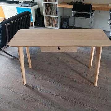 IKEA Bureau Lisabo kleur essenhout met lade beschikbaar voor biedingen
