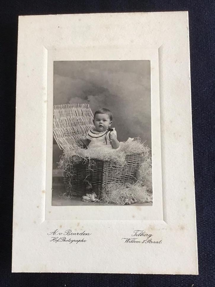 Kabinetfoto, Kind, A. van Beurden, Tilburg, Antieke foto 2, Verzamelen, Foto's en Prenten, Gebruikt, Foto, Kind, Voor 1940, Ophalen of Verzenden