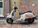 Vespa GTV 300cc Baujahr 2024 met 2059 km!, Fietsen en Brommers, Ophalen of Verzenden
