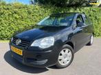 Volkswagen Polo 1.2 Optive 5-drs Airco NW APK, Voorwielaandrijving, Stof, 1198 cc, Zwart