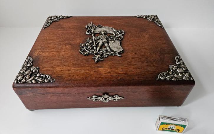 Bewaarkist met Gotisch Decor - Periode 1940-1950, Antiek en Kunst, Curiosa en Brocante, Ophalen of Verzenden