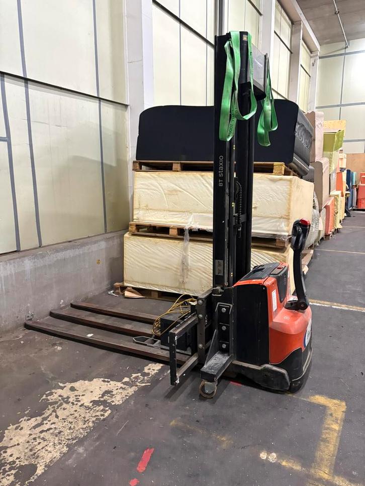 Bt staxio eleltriche stapelaar SWE120, Doe-het-zelf en Verbouw, Palletwagens en Pompwagens, Ophalen