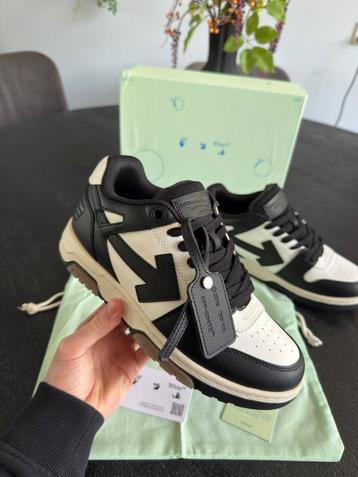 Originele Off White Out of Office maat 43 (zwart/wit, nieuw) beschikbaar voor biedingen