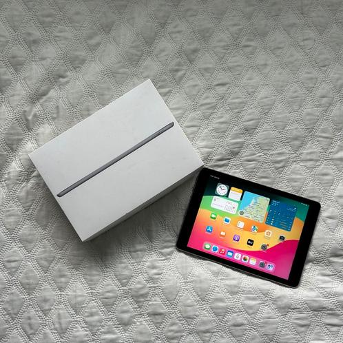 iPad 2018 6e generatie – 32GB • Klein schermdefect, Computers en Software, Apple iPads, Zo goed als nieuw, Apple iPad, 10 inch