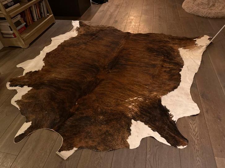 Koeienhuid vloerkleed Koldby IKEA z.g.a.n., Huis en Inrichting, Stoffering | Tapijten en Kleden, Zo goed als nieuw, 150 tot 200 cm