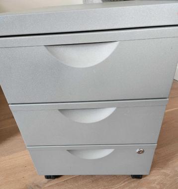 Metalen Ladenblok beschikbaar voor biedingen