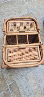 Vintage Rotan Picknickmand, Hobby en Vrije tijd, Picknickmanden, Ophalen of Verzenden, Zo goed als nieuw, Zonder inhoud