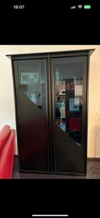 Moderne vitrinekast met glazen deuren GRATIS, Huis en Inrichting, Kasten | Dressoirs, 100 tot 150 cm, Ophalen of Verzenden, 25 tot 50 cm